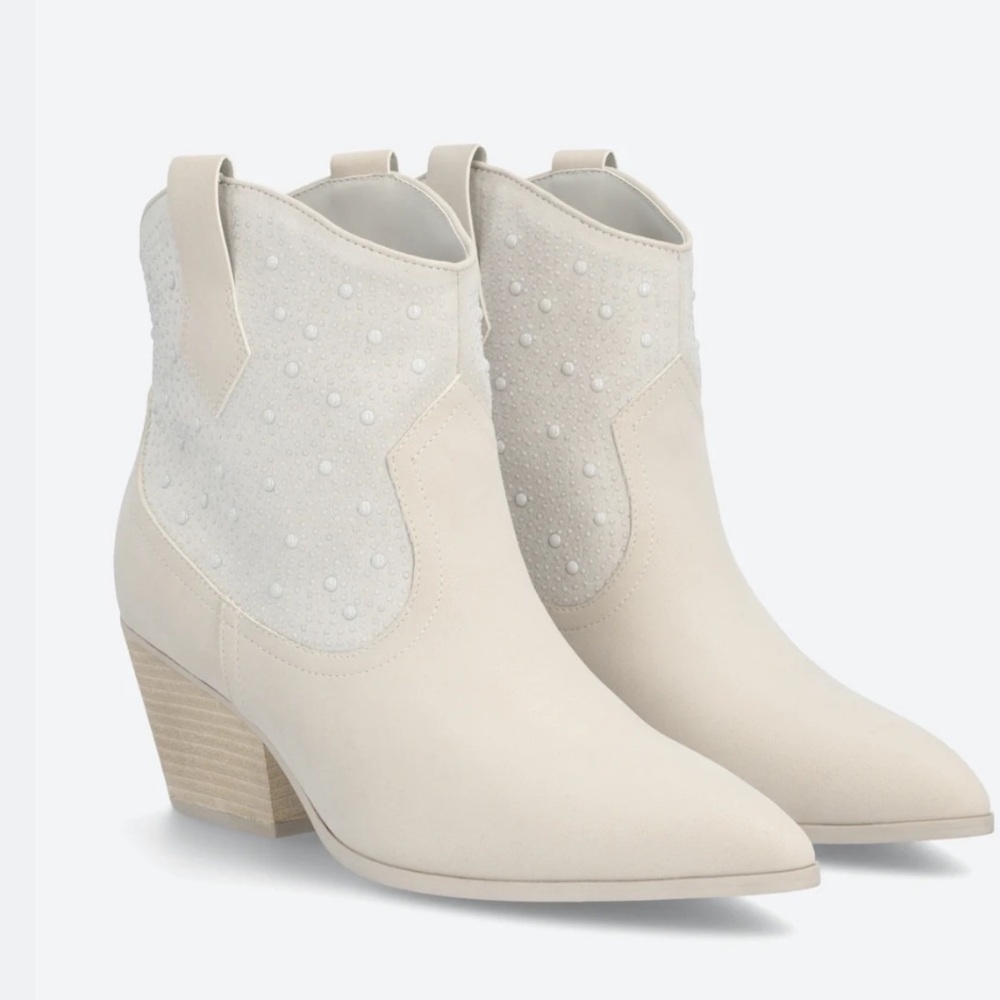 NEW MIA Serennity white pearl cowboy Bootie in cream in size 9.5